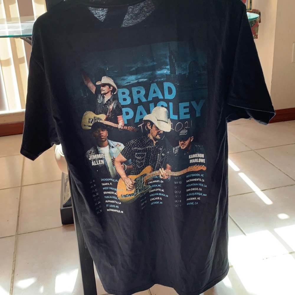 Brad paisley 2021 concert tour t shirt like new tag has been removed